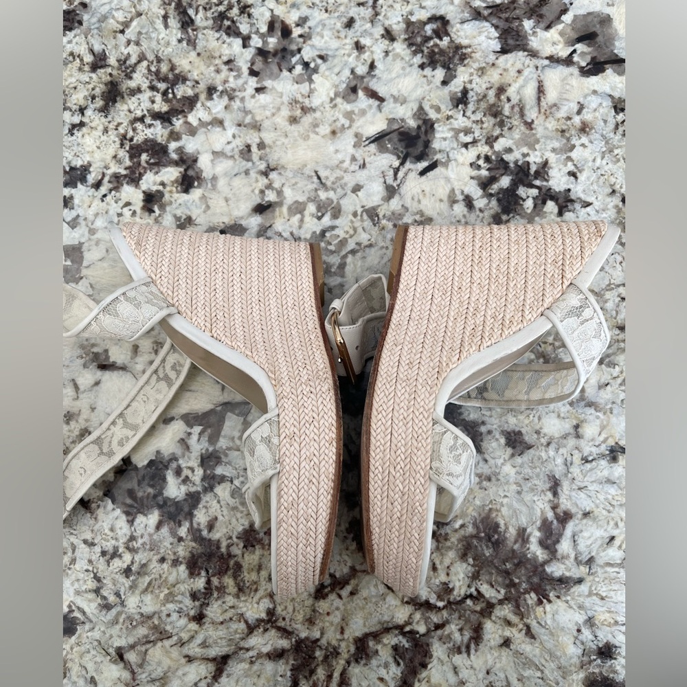 Stuart weitzman ivory lace wedges with gold hardware - Picture 5 of 12